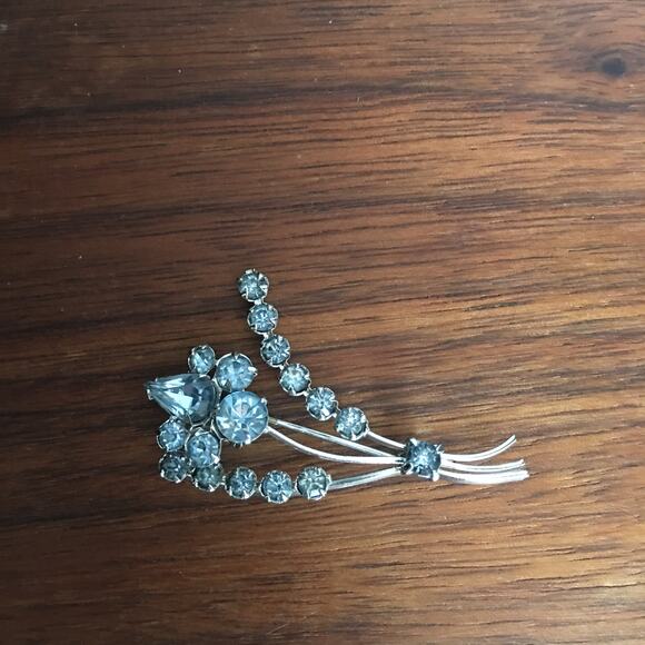 Austrian crystal flower brooch, pin - silver tone and pale blue - Picture 10 of 11